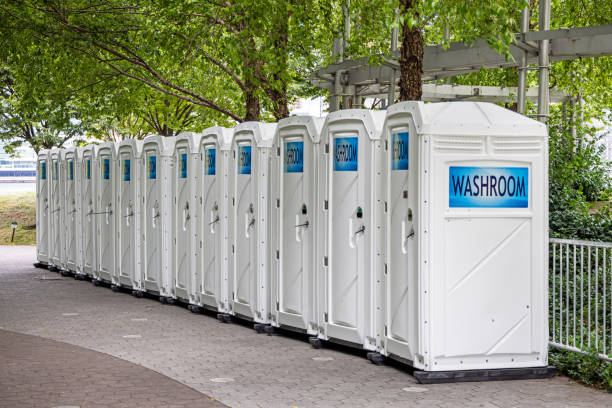 Best Porta potty rental near me  in East Alton, IL